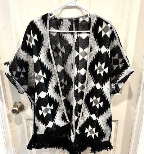 American Eagle  Aztec Print Poncho Ruana Size Medium