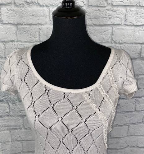 Tricot Joli short sleeve open knit scoopneck top w/ruffles sz small women