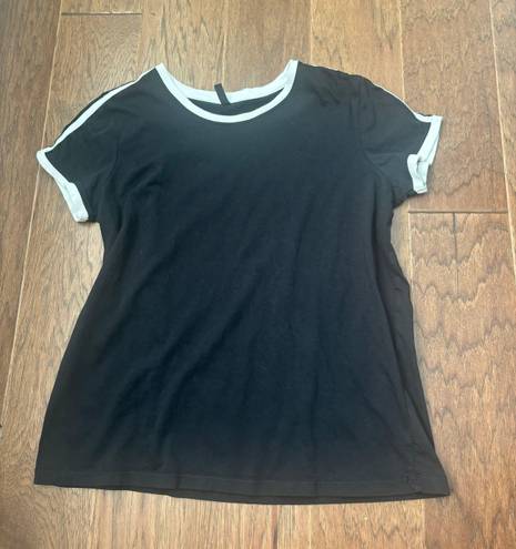 Black Tee Size M