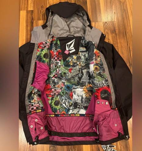 Volcom Womens Ski Snowboard Hooded Jacket Black Outer Shell Size XS NEW WITH TAG