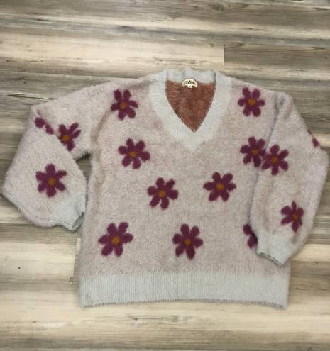 Listicle , oversized Large, NWOT, fuzzy warm sweater with daisies, pit to pit is 25, length is 26