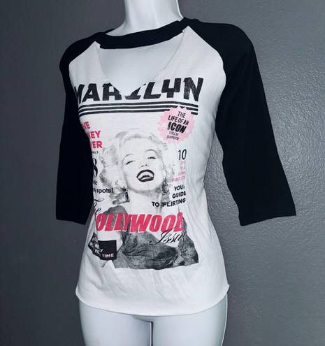 Marilyn Monroe Poster T-Shirt New with Tags Womens Fashion Shirt size Medium