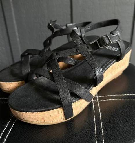 Eileen Fisher  Array Black Strappy Cork Wedge Platform Sandals Size 8