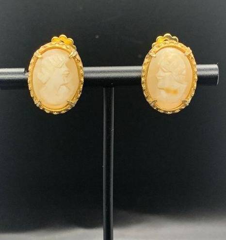 Profile Vintage Gold Tone Filigree Carved Woman  Cameo Clip On Earrings 3/4"