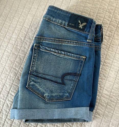 American Eagle Aeo super stretch med wash high rise shortie 8 reg