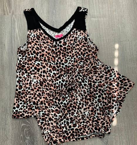 Betsey Johnson NWT  pajama Set Leopard