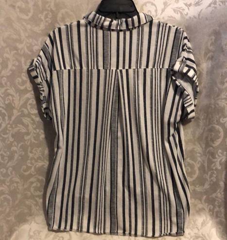 Eden & Olivia  Top Blouse Size Medium