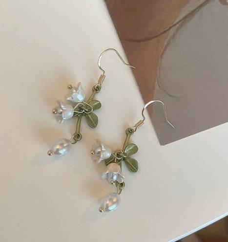 Elegant Flower Dangle Drop Earrings for Women,Pearl Earrings,Flower Earrings Gold