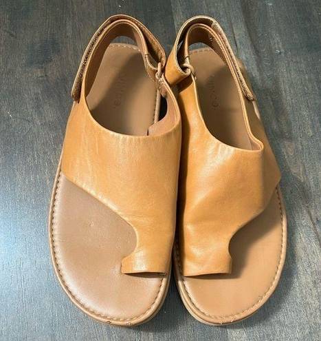 Vince . Light Brown Sandals Flats Women’s sz 8