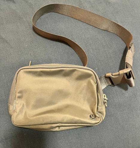 Lululemon Everywhere Belt Bag