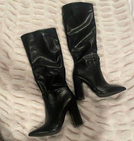 Pointed toe black leather boots with chunky heel Size 8.5