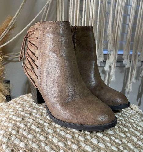 American Eagle  Outfitters Brown Lace Up Ankle Booties Boots 10M