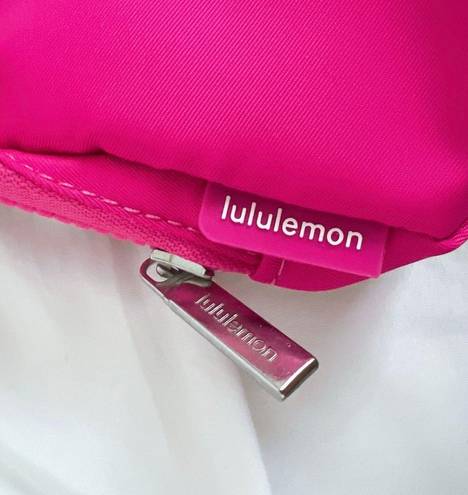 Lululemon Everywhere Belt Bag Sonic Pink 1L