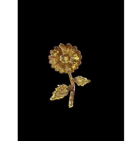 Daisy VTG   Flower Power Brooch Pin Gold Tone 2 3/8 Inch