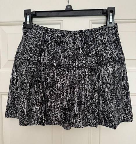 Lululemon Lost In Pace Skirt Skort Black White Size 4