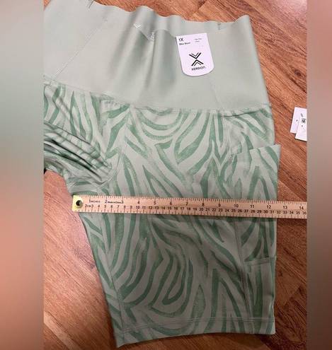 Xersion  Quick Dry Plus Bike Short Size 1X New Green Zebra