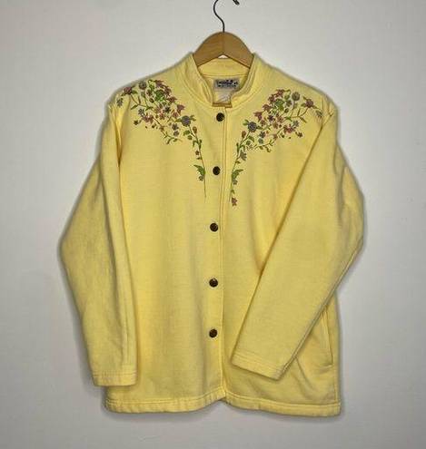 Northern Reflections Vintage Northern Reflection Flower Embroidered Teacher Yellow Sweater Large