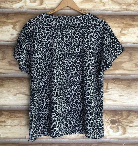 Cathy Daniels  iridescent sequin animal leopard print tee size large