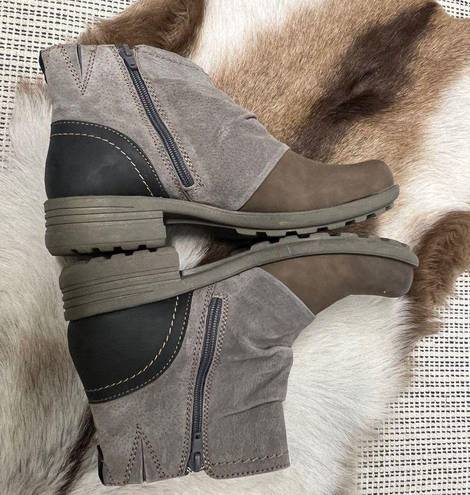 Earth Origins  Prairie Phoenix ankle booties color block brown gray Size 9M