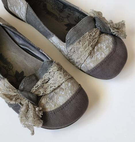 BKE  Tomgirl gray canvas lace bow contrast flats size 10