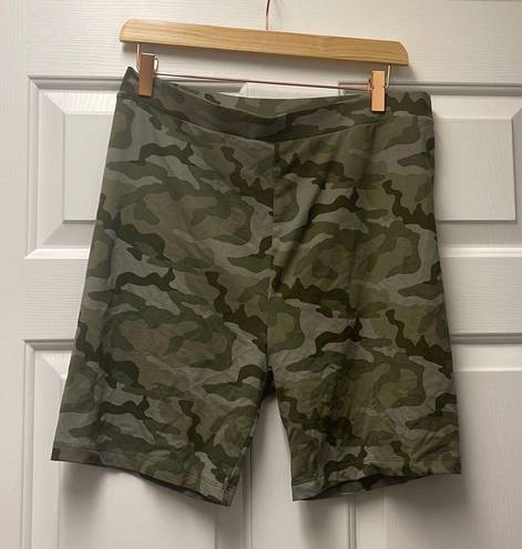 American Eagle camo biker shorts