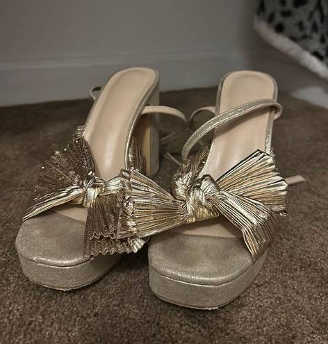 Gold Shimmer Bow Heels Size 6.5