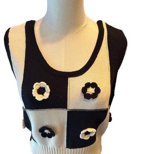 Industry  Republic Clothing Black and Ivory Floral Knit Sweater Tank Size Medium