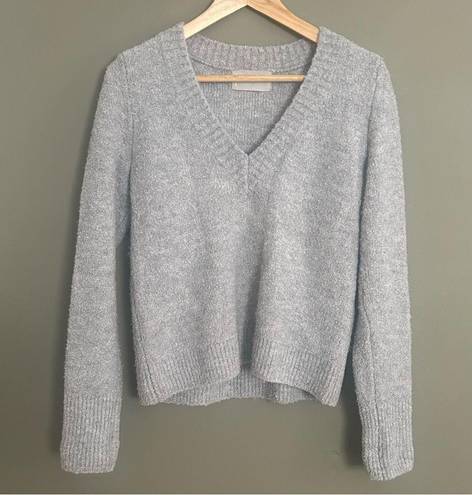 Everlane  Teddy Boucle V Neck Sweater in Grey
Size small