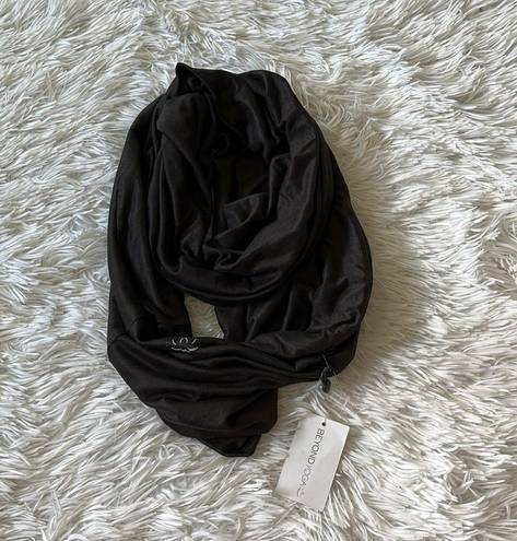 Beyond Yoga  Pocket Infinity Scarf in Black One Size