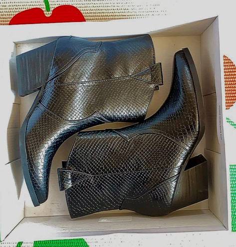 Dolce Vita Booties Size 7.5