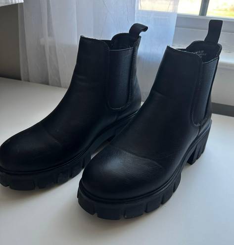 Cushionaire Chelsea Boots