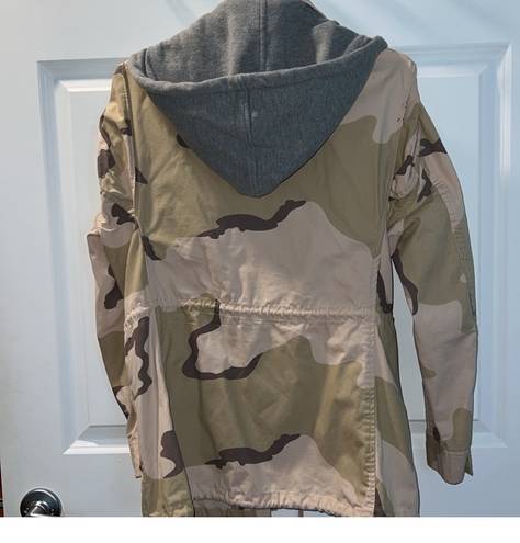 Forever 21 camouflage jacket with hood small