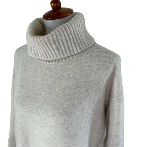 Uniqlo  Wool Blend Turtleneck Sweater Cream Size Small