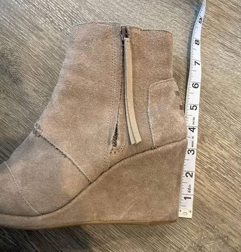 Toms  Desert Taupe Suede High Wedge Booties Women’s Size 7