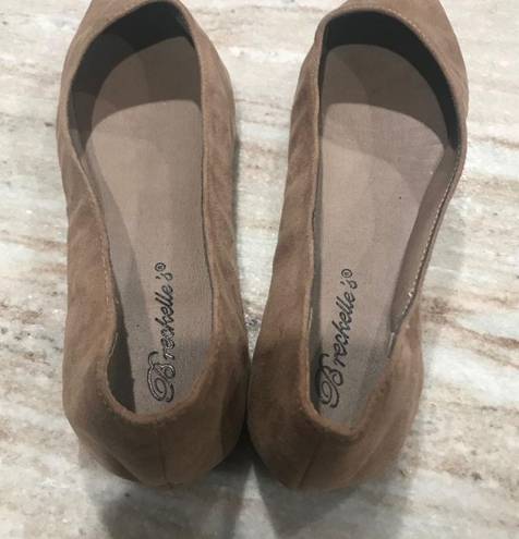 Breckelle’s Breckelle Suede Tan Flats - sz 6.5 - New