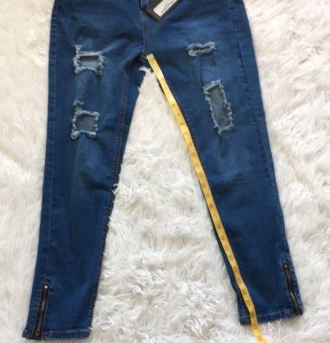 Pretty Little Thing  Khloe Extreme rip Women’s Skinny Jeans in Medium wash size 10