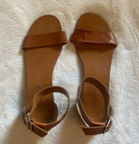 Breckelle’s Brown sandal with ankle strap