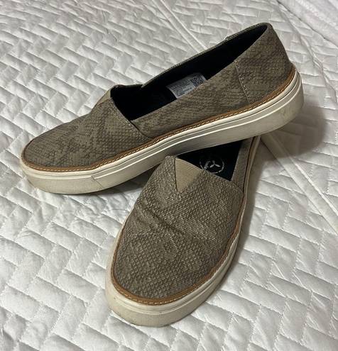 Toms Parker Snake Print Slip On Loafers Comfort Shoes Womans Size 7