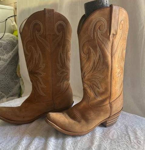 Durango Ladies  Western Cowboy Boots Size 8
Festival Rodeo