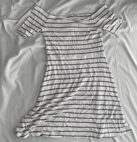 Aeropostale 💖 4 for $25 sale 🎉 
 Off the shoulder Striped dress