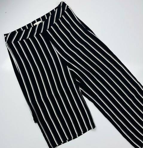 H&M  Black Ankle-length Pants Size 12