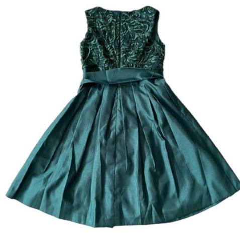 Jessica Howard Green Sleeveless Cocktail Dress Size 6 Petite