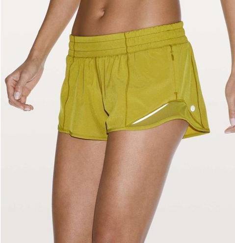 Lululemon  Hotty Hot Short II *2.5" size 6