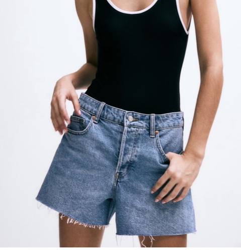 ZARA  The 90's Bermuda Long Line Frayed Hem Jean Shorts Size 8