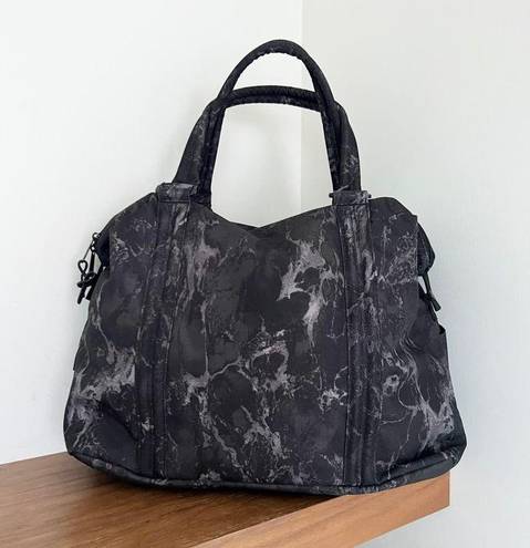 Krass&co NWT Herschel Supply . Brand Strand Sprout Diaper / Gym Bag Black Marble Womens