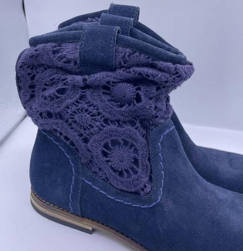 The Sak suede pull-on blue booties crochet stitching detail women Size 6