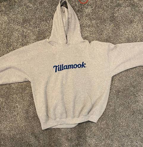 Gildan Tillamook grey embroidered vintage sweater 