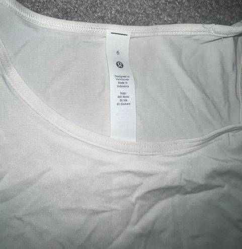 Lululemon NWT  Shoulder Cut-Out Yoga T-Shirt Size 6