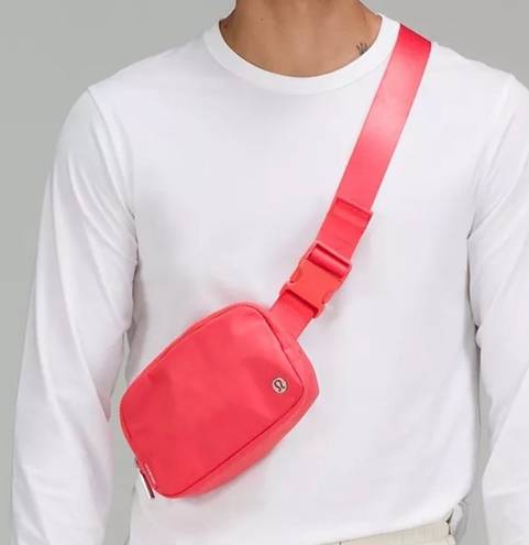 Lululemon Everywhere Belt Bag