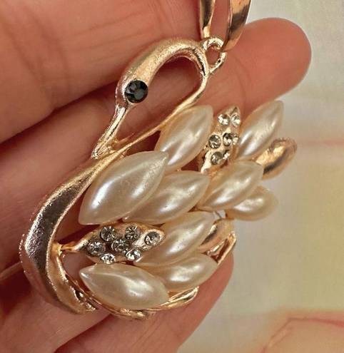 Betsey Johnson  swan pendant necklace